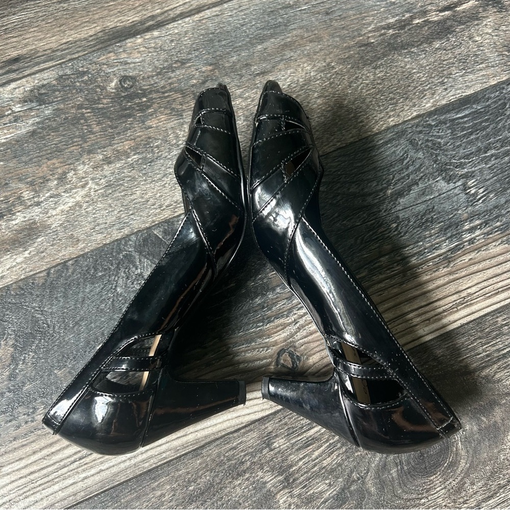Easy Street Women's Black Patent Peep Toe Heels Shoes Size 6.5 - Picture 2 of 9
